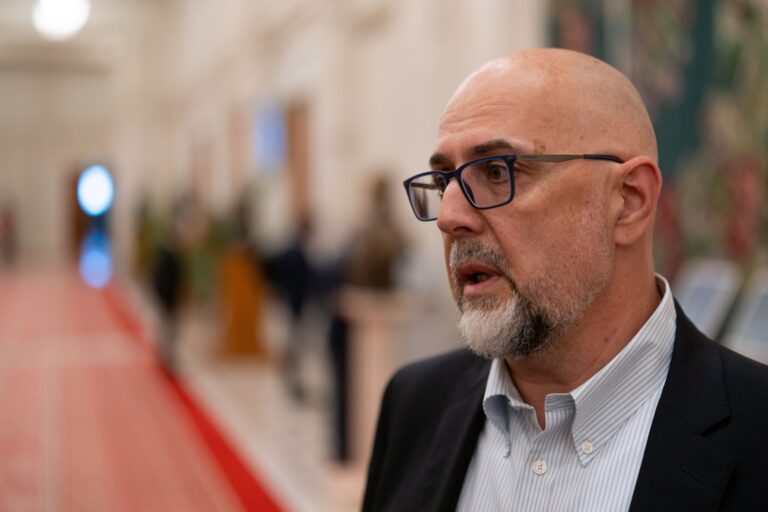 Kelemen Hunor propune adoptarea rapidă a Legii salarizării, prin asumarea răspunderii Guvernului. Ce probleme mai trebuie rezolvate